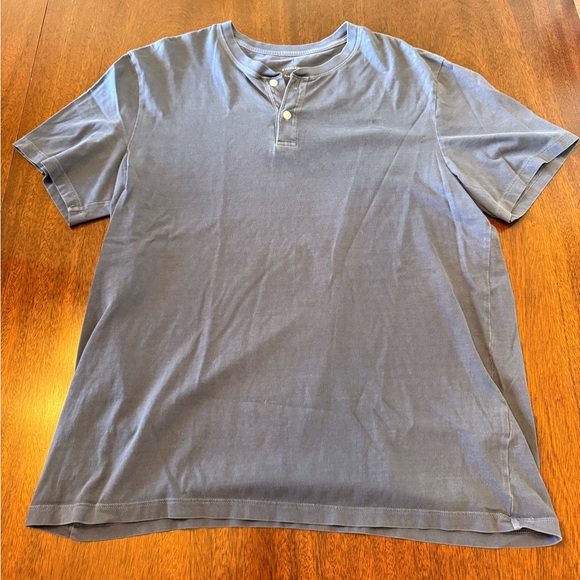 Men's Everlane THE ESSENTIAL ORGANIC GARMENT-DYED HENLEY in Blue - Picture 2 of 4